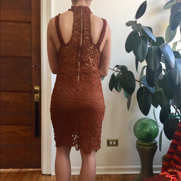 Cut out lace dress - Picture 2 of 5